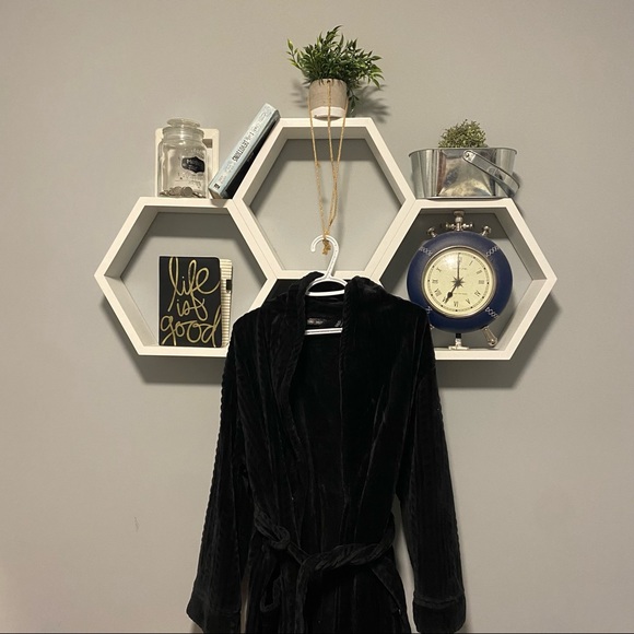 Black Robe - Picture 1 of 3